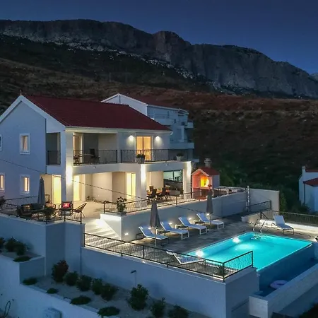 Holiday home 4 Bedroom Awesome In