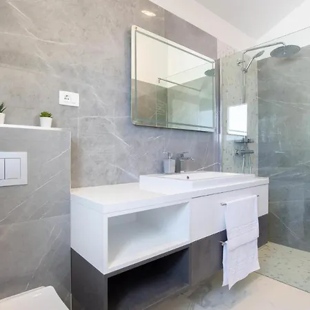 Holiday home 4 Bedroom Awesome In