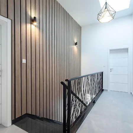 4 Bedroom Awesome In