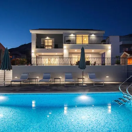 4 Bedroom Awesome In *