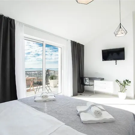 4 Bedroom Awesome In *