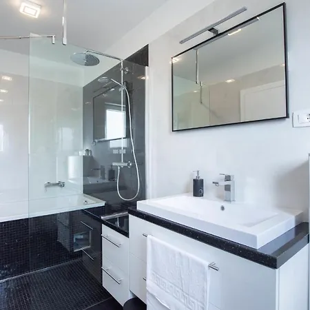 Holiday home 4 Bedroom Awesome In Kucine