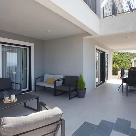 4 Bedroom Awesome In *
