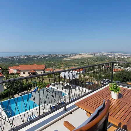 Holiday home 4 Bedroom Awesome In