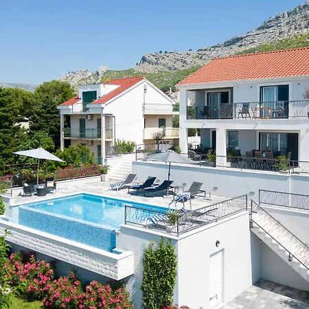 Holiday home 4 Bedroom Awesome In