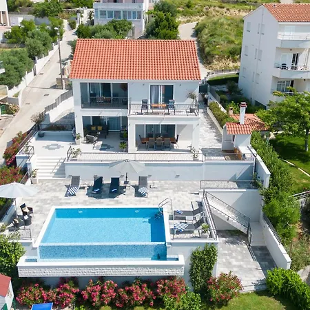 4 Bedroom Awesome In * Kucine