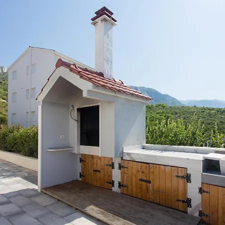 Holiday home 4 Bedroom Awesome In Kucine