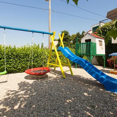4 Bedroom Awesome In