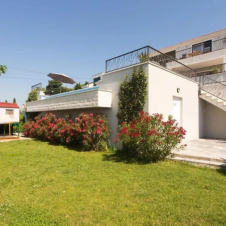Holiday home 4 Bedroom Awesome In *