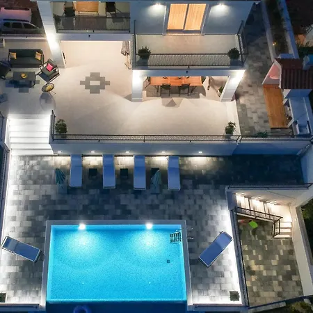 4 Bedroom Awesome In Kucine