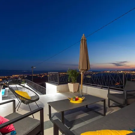 4 Bedroom Awesome In Hébergement de vacances *