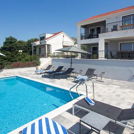 4 Bedroom Awesome In Holiday home Kucine
